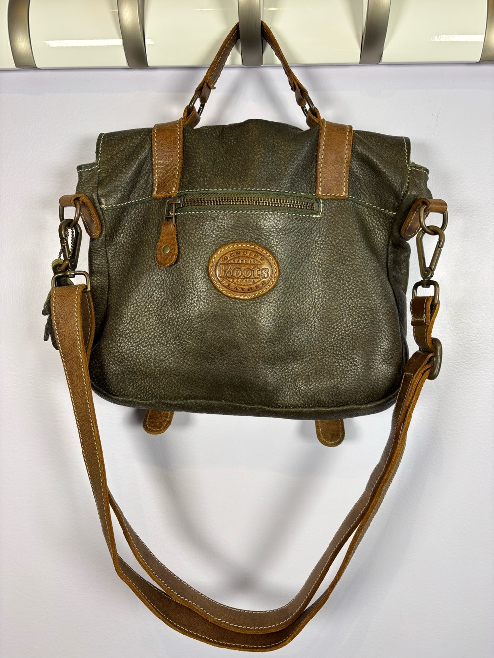 Vintage Roots Olive Green Leather Messenger Bag Purse with Tan Straps - Picture 5 of 10